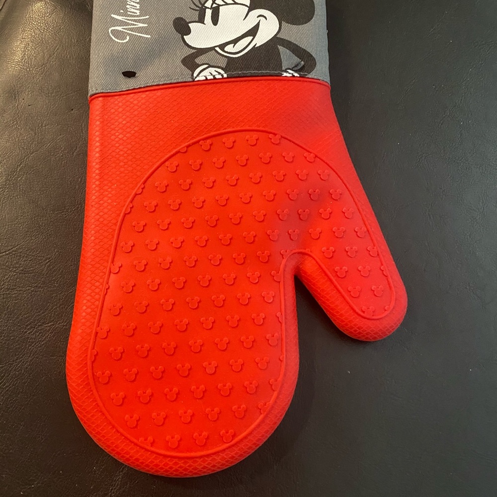 Minnie Mouse - Picture 15 of 16